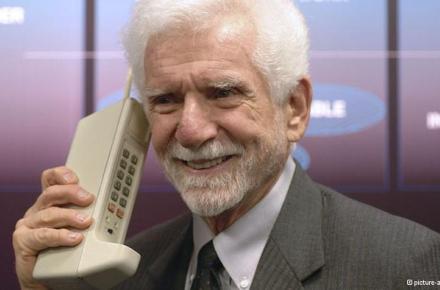 داستان جالب اولین موبایل در جهان و مخترع آن 