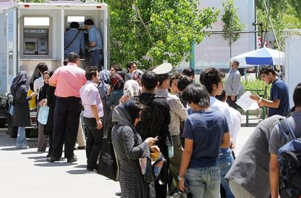 مشکلات شبکه‎ شتاب در روزهای پایانی سال و ازدحام جلوی عابر بانک‌ها +عکس