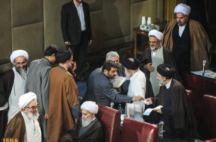 اعتراض مجلس خبرگان به ضرغامی؛ صداوسیما طوری عمل نکرده که مردم پای ماهواره ننشینند