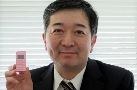 رونمایی از کوچک‌ترین تلفن همراه جهان + عکس