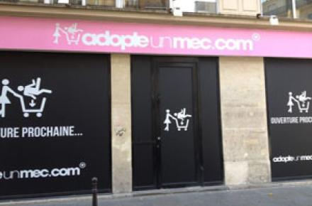 مردانی که خود را در سایت این فروشگاه در معرض فروش می‎گذارند!