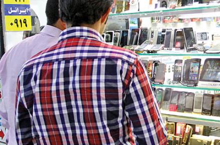 تابلوهای اعلام قیمت گوشی موبایل سفید ماند!