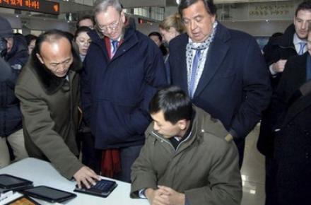 رئیس گوگل از کره شمالی خواست به شهروندانش اجازه‎ی استفاده از اینترنت را بدهد