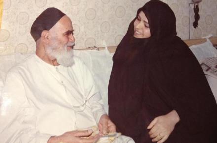 "نعیمه اشراقی" نوه امام خمینی: "فیس بوک" کلاس مردم شناسی است