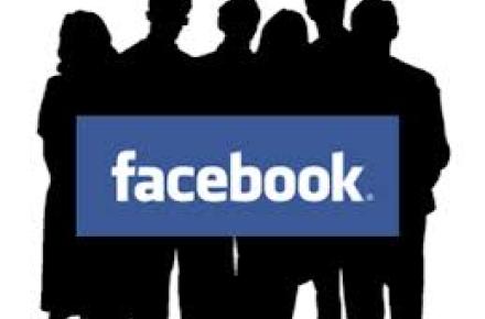 زنی ایرانی پس از 45 سال خانواده خود را از طریق فیس بوک پیدا کرد 