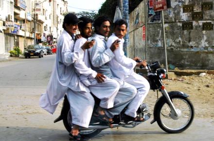 هشدار طالبان درباره‎ی آپلود موسیقی و عکس روی تلفن همراه!