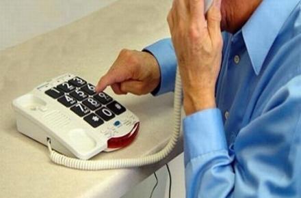 یک مرد استرالیایی 15 ساعت پشت تلفن منتظر پاسخ ماند