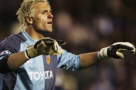 دروازه بان سابق اسپانیا عکس نامناسبی از همسرش روی توئیتر گذاشت 