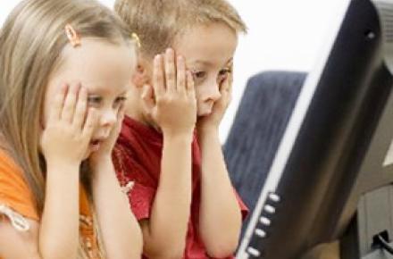 خطرات مشاهده‎ی تصادفی تصاویر مستهجن در اینترنت برای کودکان