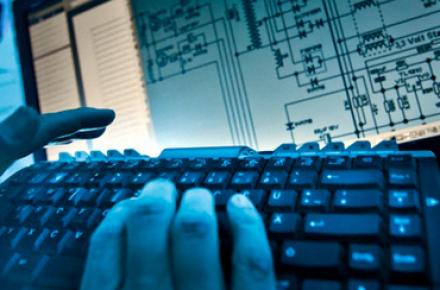 جان مک کین: با افشای حمله‎ی سایبری به ایران، می‎خواهند اعتبار اوباما را افزایش دهند