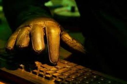 اخاذی از همکلاسی دختر با انتشار تصاویر خصوصی در وب