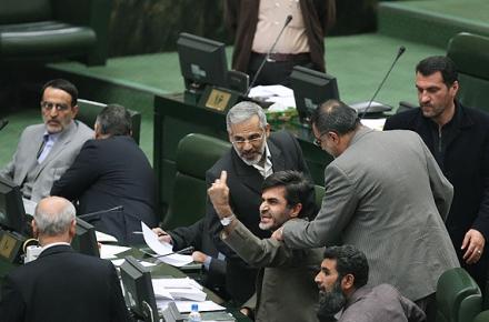 فحاشی کوچک زاده به یک خبرنگار در رستوران مجلس 