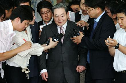 رئیس سامسونگ ثروتمندترین شهروند کره جنوبی + عکس