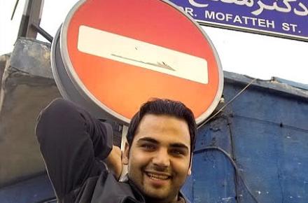 توبیخ "احسان علیخانی" به دلیل انتقاد از گرانی‌ها در برنامه زنده‌ی نوروزی تلویزیون