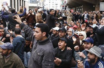 خشم مراکشی‌ها از تبلیغ یک مانکن در کنار آیات قرآن + عکس