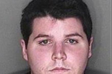 تعمیرکار رایانه ای که با یک برنامه از حمام دختران فیلم می گرفت! + عکس