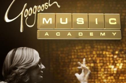 افشای مبلغ دریافتی "گوگوش" از شبکه‌ی ماهواره‌ای "من‌وتو" !