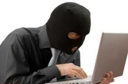 سرقت اینترنتی با استفاده از رمز دوم عابر بانک در کافی‌نت