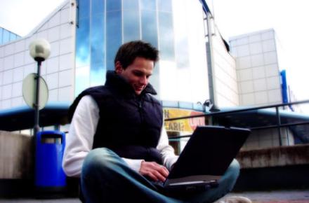 همدستی "اینترنت بی سیم و لپ تاپ" برای عقیمی مردان