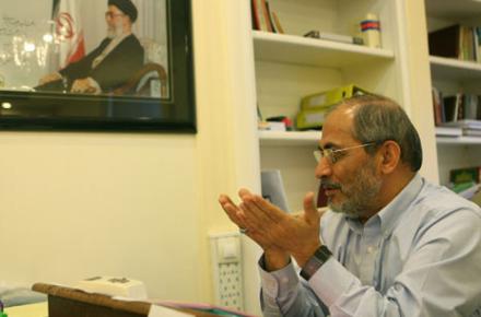 قضیه‌ی ارجاع مراجعه کنندگان به دامنه‌ی khamenei.net به سایت رفیقدوست چیست؟