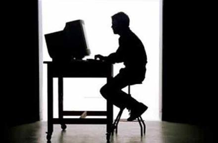 دستگیری عامل انتشار عکس‌های خصوصی خانم‌های هنرپیشه‌ در اینترنت 