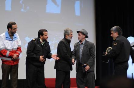 تقدیر از ریزعلی خواجوی در جشنواره شهروند برگزیده+ عکس