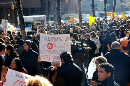 تجمع کاربران وب در اعتراض به لوایح PIPA و SOPA در کنگره‌ی آمریکا