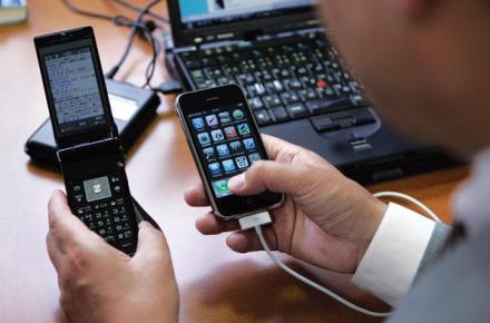 تغییرات گسترده در شیوه‌های ارتباطی مردم با توسعه‌ی گوشی‌های هوشمند در سال 2012