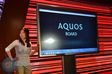 تولید نمایشگرهای هشتاد اینچی تعاملی شارپ با پنل لمسی 