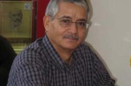 تلاش‌های پروفسور کمالی‌پور برای گسترش آگاهی‌های جهانی رسانه‌ها  