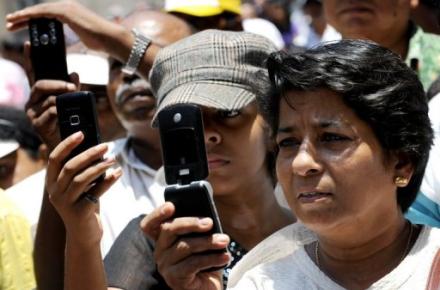 رییس شورای سیاستگذاری ICECC 2012: تلفن همراه کاربری رسانه‌ای و اقتصادی وسیعی دارد 