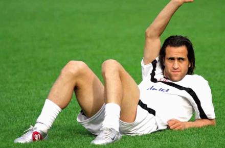 اعلام شماره تلفن برای علاقه‌مندان به خرید لباس‌های علی کریمی