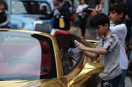 تصاویر گرانترین خودروی دنیا با روکش طلا در شبکه‎های اجتماعی