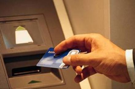 ورود برعکس رمز کارت راهکار فرار از زورگیری