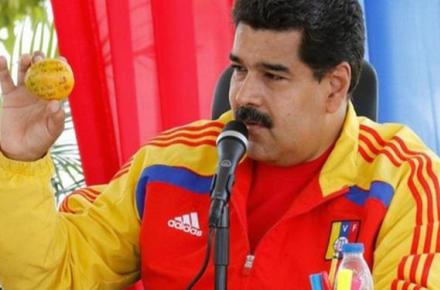 واکنش‌ کاربران به موضوع پرتاب انبه به سمت آقای رئیس جمهور! (+عکس)