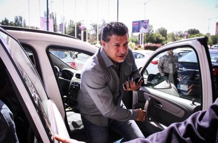 عکس/ همه گوشی های موبایل علی دایی!