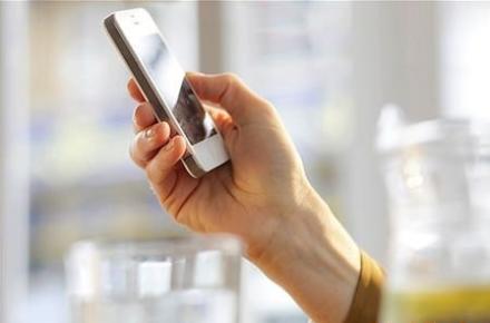 "اعمال فشار 13 کیلویی به ستون فقرات، زمان خیره شدن به صفحه موبایل"