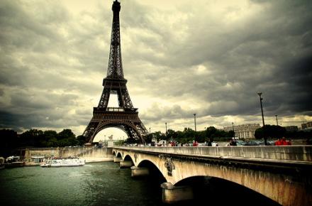 توئیت شهردار پاریس؛ برج ایفل خاموش می شود