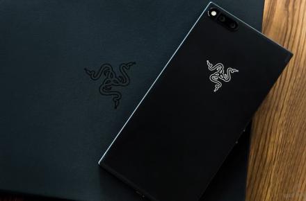 Razer Phone در فروشگاه های آنلاین و حضوری مایکروسافت 