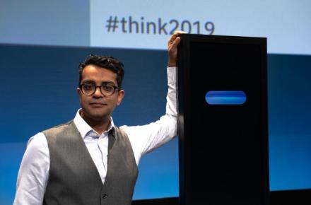 ربات مباحثه‌گر از راه رسید