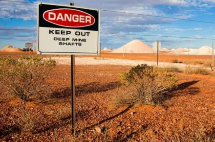 در این شهر از استرالیا، همه مردم زیر زمین زندگی می‌کنند!