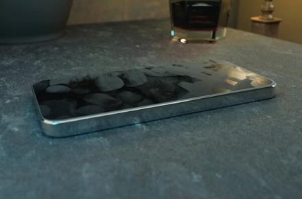 محافظ تلفن همراهی که باکتری‌ها را می‌کشد