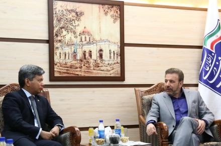 تاکید وزیر ارتباطات بر توسعه همکاری های اقتصادی ایران و مالزی