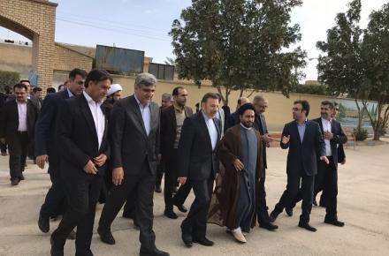 وزیر ارتباطات زنگ انقلاب را در شهرستان ریگ بوشهر نواخت