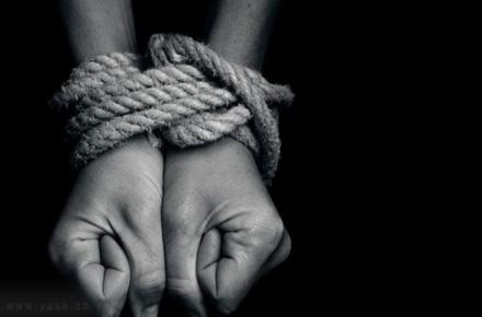 فیلم ۳۰ ثانیه‌ای دختر جوان برای پسر مجرد پرده از راز برداشت