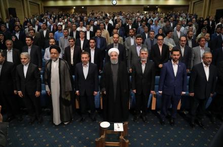 علیرغم همه‌ی فشارها، فضای مجازی در اختیار مردم را گسترش دادیم/ آیا همین دستاورد دولت با وجود مخالفت‌های فراوان و سنگین، کار بزرگی نیست؟ 