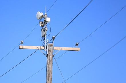 ارائه‌ی اینترنت فوق سریع با دکل برق!