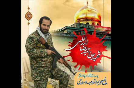عکس تکان دهنده وداع پسر سه ساله با پدر شهیدش