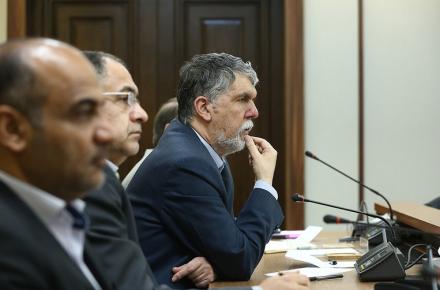 منافع و مضرات رسانه‌داری دولت مطرح شود/ باید به نظام و دولت نشان دهیم که رسانه‌های تاثیرگذاری غیر از صداوسیما هم وجود دارند