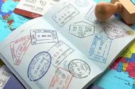 تمامی خدمات و سرویس های مخابرات به اتباع خارجی دارای مجوز ارایه می شود